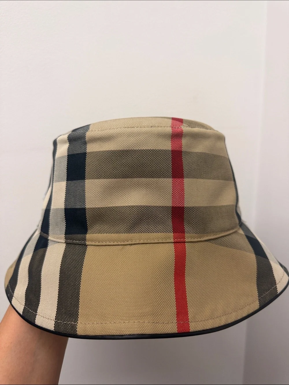 Authentic Burberry Reversible Bucket Hat Unisex. Size XL.